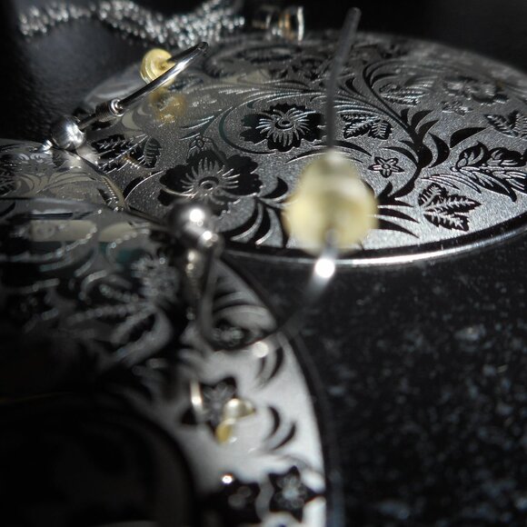 Silver Floral pattern necklace with earrings Jewelry Set - Picture 5 of 8